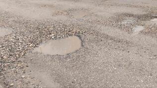 Esnaf CHP'li belediye yüzünden kepenk indiriyor: Köy yolları daha temiz