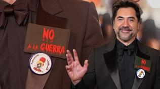 �nl� oyuncu salonu aya�a kald�rd�