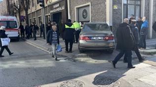 Otomobil kaza yapıp yayaların arasına daldı! 5 kişi yaralı