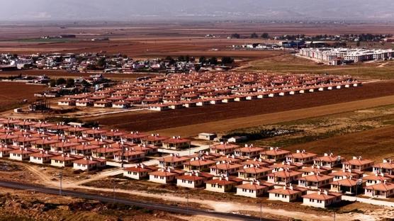 T�rkiye'nin ilk k�rsal uydu kenti! Bakan Kurum: Hatay'�n her bir k��esine ekti�imiz umut ye�erdi