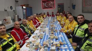 Bakan I��khan, bak�r madeninde i��ilerle sahur yapt�