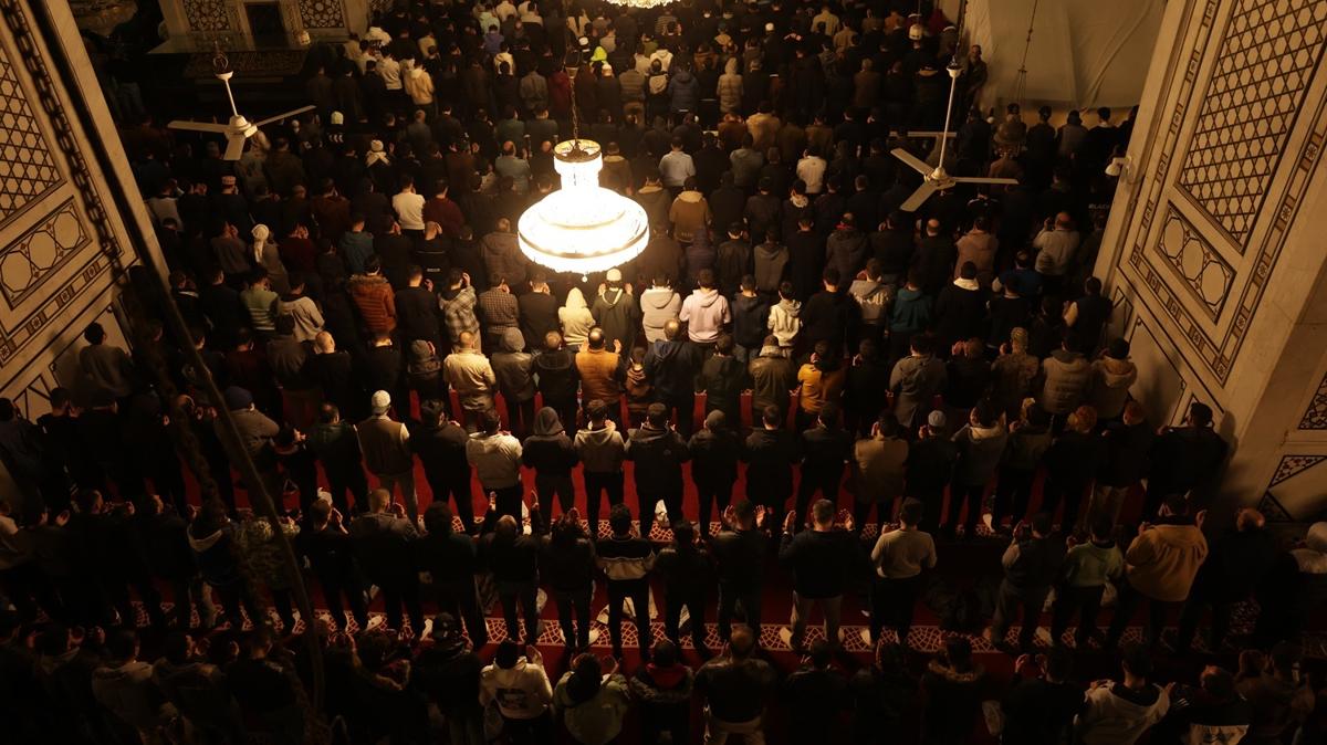 Şam'daki Emevi Camisi'nde Kadir Gecesi idrak edildi