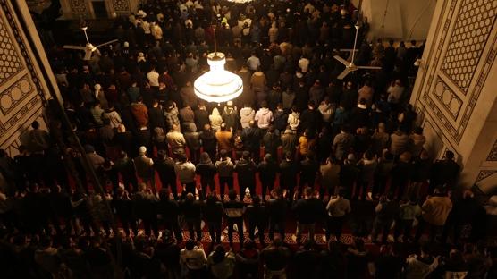 Şam'daki Emevi Camisi'nde Kadir Gecesi idrak edildi
