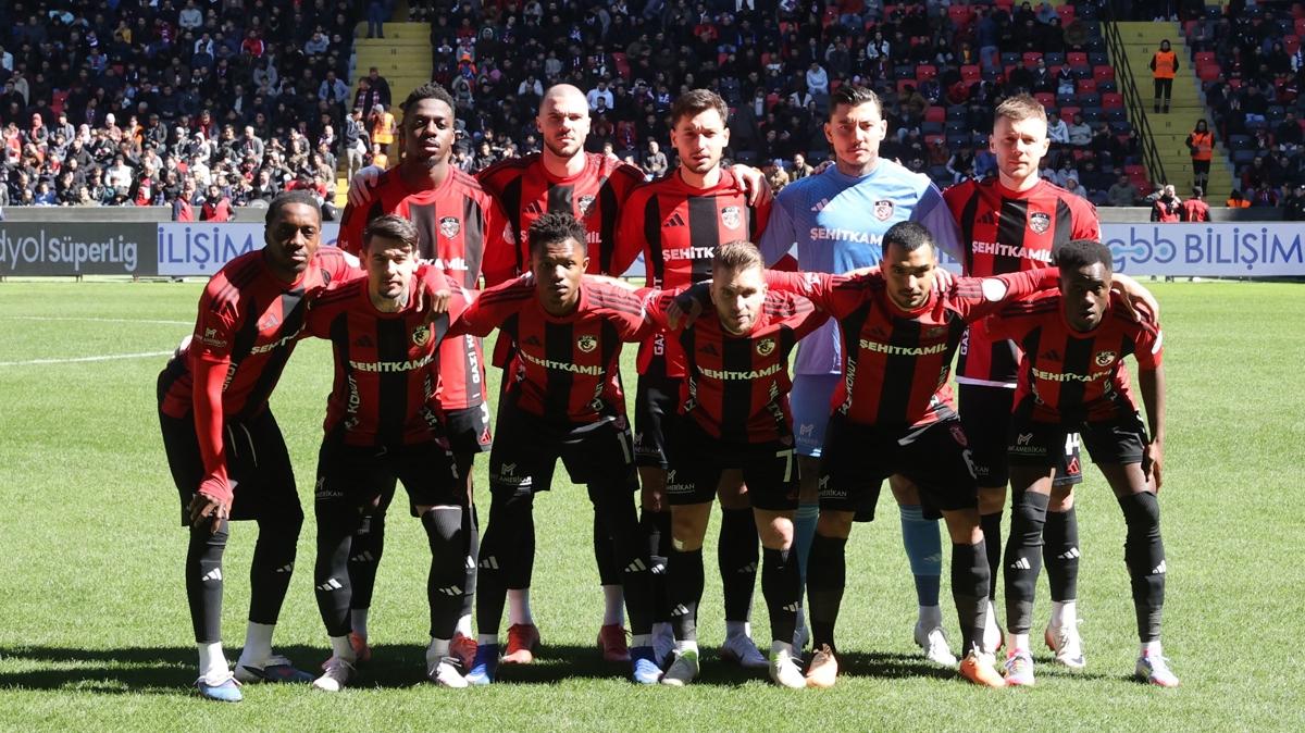 Fenerbah�e ma�� �ncesi a��klama: Gaziantep FK'de 7 eksik