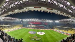 Fenerbah�e'de trib�ndeki bo�luklar dikkat �ekti