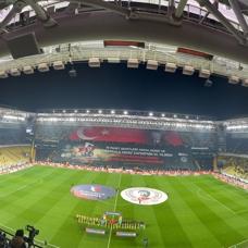 Fenerbah�e'de trib�ndeki bo�luklar dikkat �ekti
