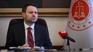 �zel'in iddialar�na Bakan G�rlek'ten sert tepki