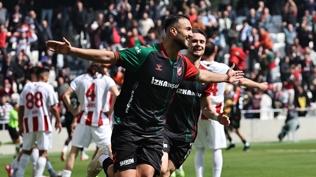 9 ma�ta 9 gol! Kar��yaka'da �mer Faruk Sezgin f�rt�nas�