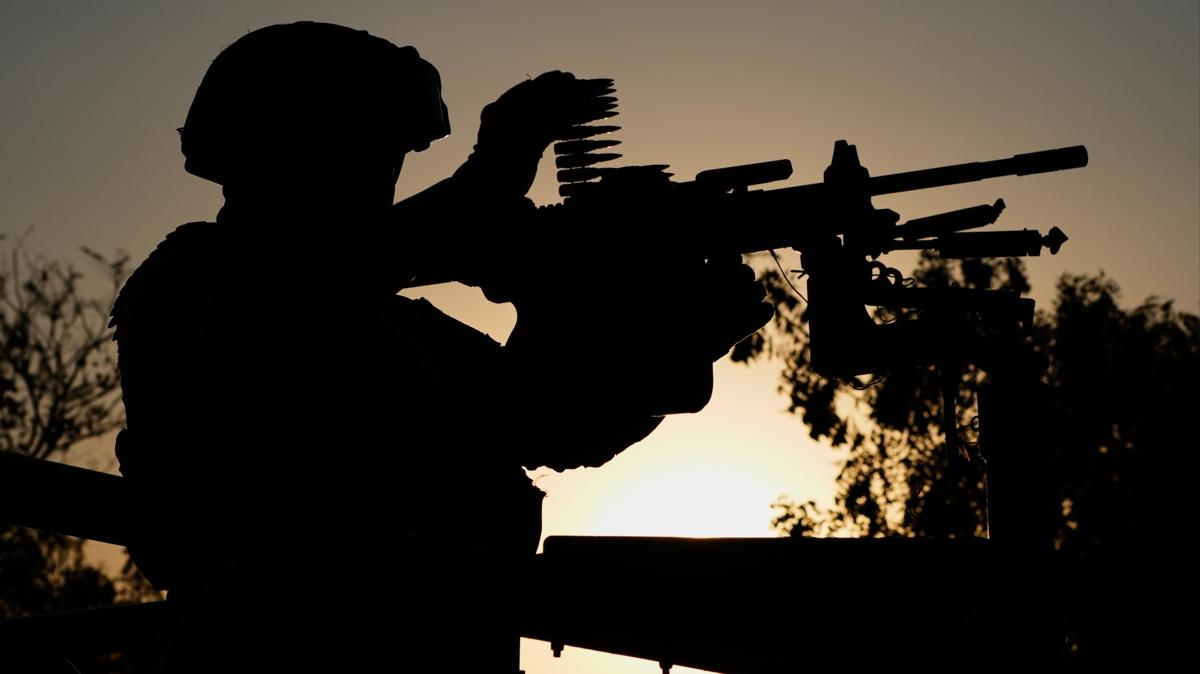 ABD'de hava �ss�nde silahl� sald�r�: Tecrit alt�na al�nd�