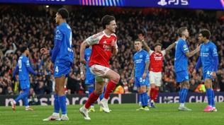 Arsenal, Bayer Leverkusen'i Devler Ligi'nin d���na itti