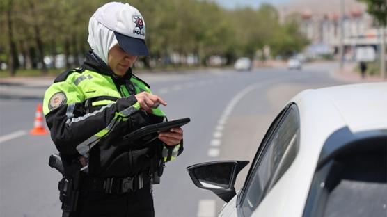 �ndi�ine pi�man oldu! Trafikte 'sald�r�ya' rekor ceza