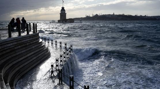 �stanbul ve 4 il i�in f�rt�na uyar�s�: �at� u�mas� ve a�a� devrilmesine kar�� dikkat