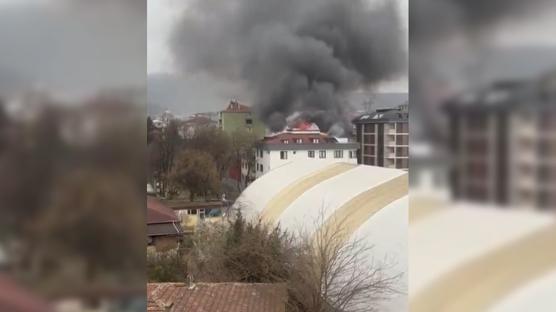 Sultanbeyli'de korkutan yang�n: �at�da ba�lad� yan binalara s��rad�