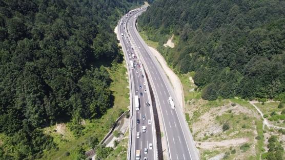 Yollarda bayram hediyesi! Bakan Uralo�lu: Herkesin yolunu kolayla�t�rmay� ama�l�yoruz