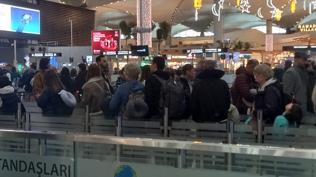 Havalimanlar�nda Ramazan Bayram� yo�unlu�u: Ek seferler kapasite art�r�ld�