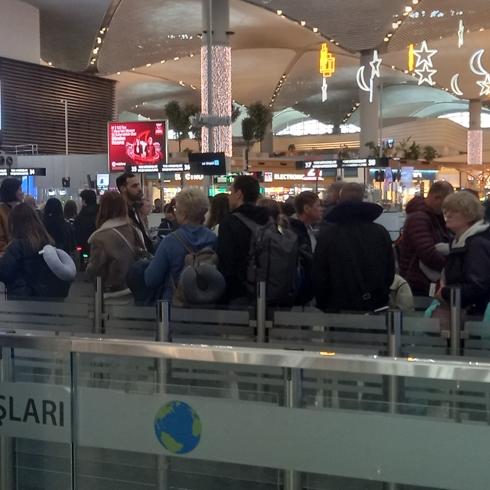 Havalimanlar�nda Ramazan Bayram� yo�unlu�u: Ek seferler kapasite art�r�ld�