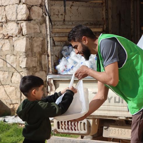 �HH'den �srail sald�r�lar� alt�ndaki L�bnan'a ramazan yard�m�: 1 milyonu a�k�n ki�i yerinden edildi