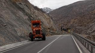 Malatya-Ad�yaman yolunda heyelan! Ula��ma kapand�