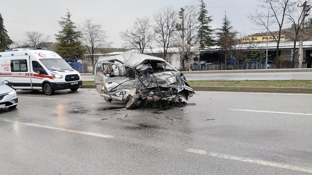 Bayram sabah� korkun� kaza: �ok say�da yaral� var