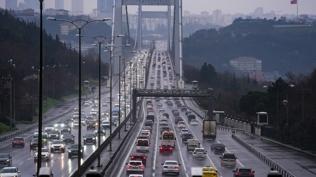 Bayram�n ilk g�n�nde trafik kilit: �stanbul'da yo�unluk olu�tu