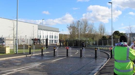 �ekya'da soyk�r�mc� �srail nefreti: Silah fabrikas� ate�e verildi