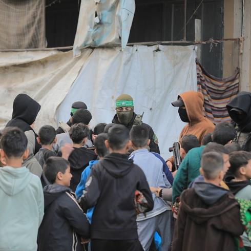 Kassam Tugaylar� �ocuklarla bulu�tu: Gazze'de sava��n g�lgesinde bayram sevinci