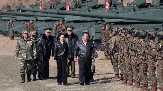 Kuzey Kore'den g�vde g�sterisi: D�nyada e�siz, rakipleriyle k�yaslanamaz