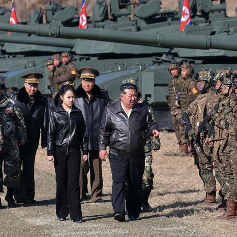 Kuzey Kore'den g�vde g�sterisi: D�nyada e�siz, rakipleriyle k�yaslanamaz