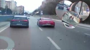 �ocuklar�n g�z� �n�nde cam k�r�p sald�rd�