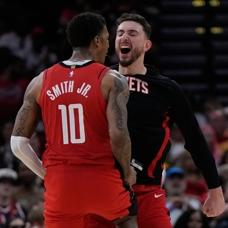Alperen �eng�n 'double-double' yapt�, Rockets kazand�
