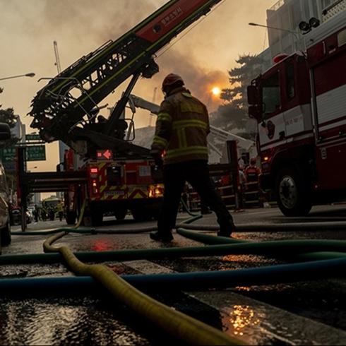 G�ney Kore'de dev yang�n: 14 can kayb�, 60 yaral�