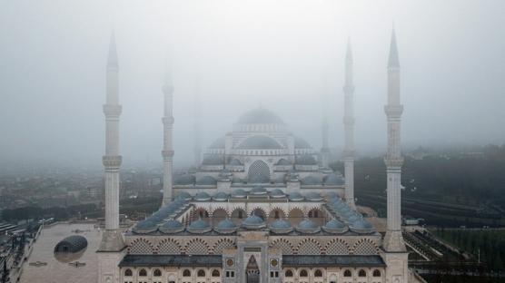 İstanbul bayram sabahına sisle uyandı: Boğaz hattında göz gözü görmedi