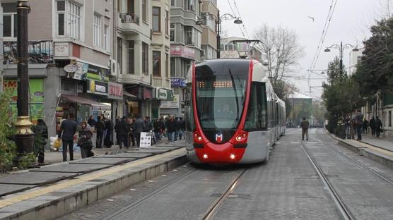 �stanbullunun �ilesi bayramda da bitmiyor: Tramvay seferlerinde aksama ya�an�yor