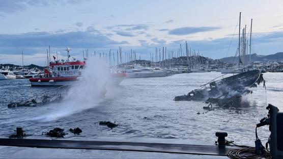 Lüks yatlar peş peşe suya gömüldü