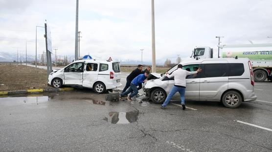 Mu�'ta korkun� kaza: 9 ki�i yaraland�