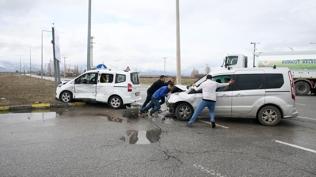 Mu�'ta korkun� kaza: 9 ki�i yaraland�