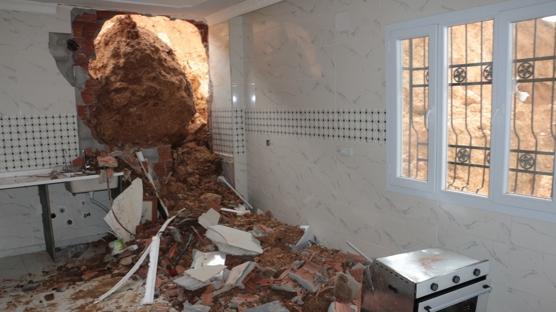 Şırnak'ta facianın eşiğinden dönüldü: Heyelan bir evin duvarını yıktı