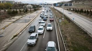 Sürücüler dikkat! Bayram tatili dönüşü Kırıkkale'de trafik yoğunluğu oluştu