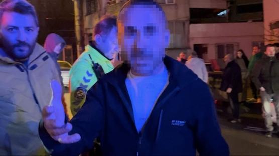 Alkoll� s�r�c� 4 araca �arpt�: vatanda�� polis sand�, ortal��� kar��t�rd�