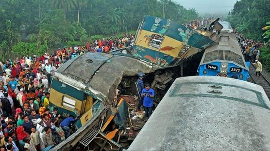 Bangladeş'te facia! Otobüs ile tren çarpıştı: Çok sayıda ölü ve yaralı var