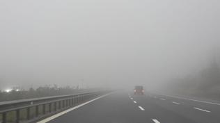 Bayram d�n��� dikkat! TEM Otoyolu'nda sisten g�z g�z� g�rm�yor