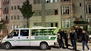 Çocuğunun önünde karısını katletti