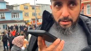 Enkaz alt�ndaki yak�n�yla telefonda g�r��t�