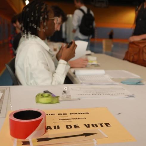 Fransa'da halk sandık başında: İkinci tur başladı