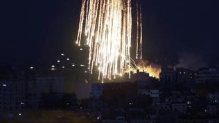 Lübnan'a fosfor bombası attı