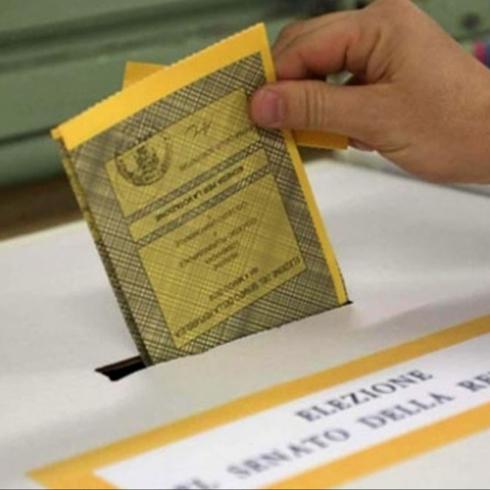 �talya sand�k ba��nda: Oy kullanma i�lemi ba�lad�