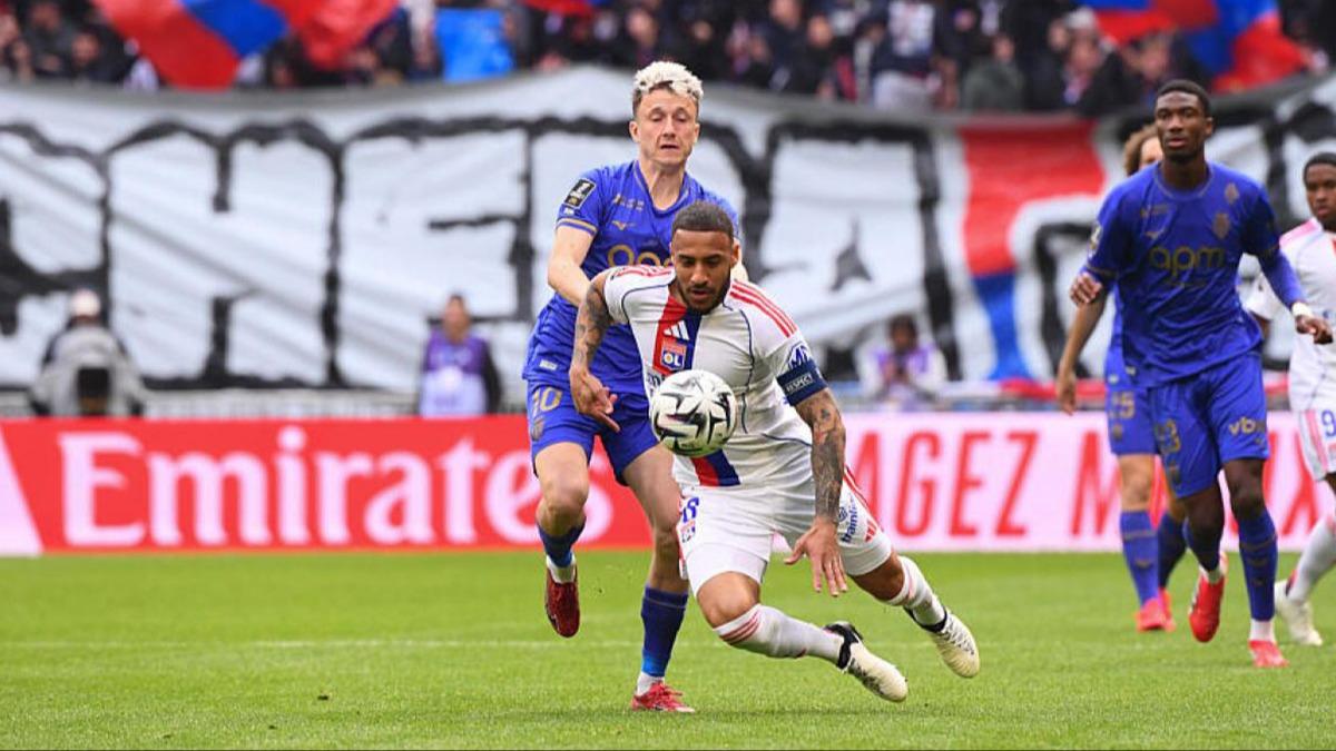 Monaco'dan Lyon kar��s�nda kritik geri d�n��