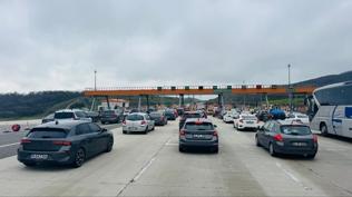 Tatil bitti, eziyet başladı: Yollarda bayram trafiği sürüyor