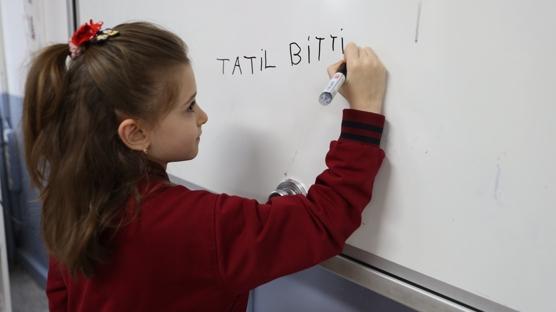 9 günlük tatil bitti: Öğrenciler için ikinci dönem ders zili çaldı