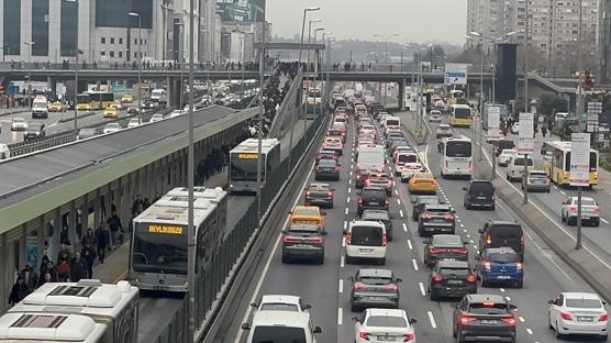 Bayram tatilinden sonra trafik çilesi: Yoğunluk yüzde 76'ya çıktı